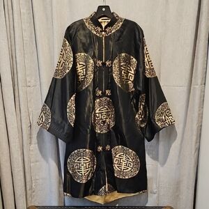 The Best Co. Vintage Hong Kong Elegant Japanese Black and Gold Kimono Ja…